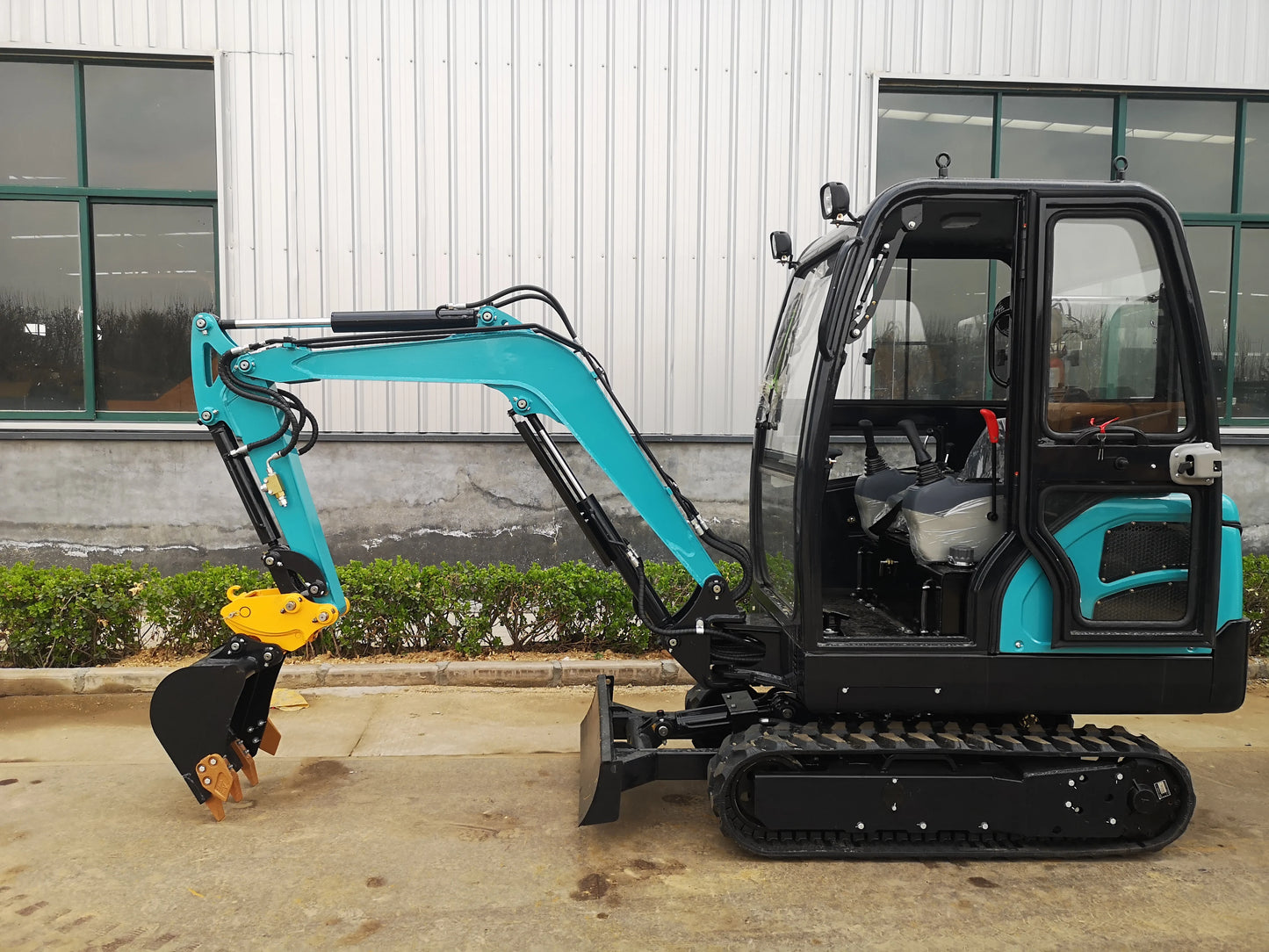 SYNBON 1.8Ton Mini Digger Enclosed Cabin Farm Building Crawler Excavator