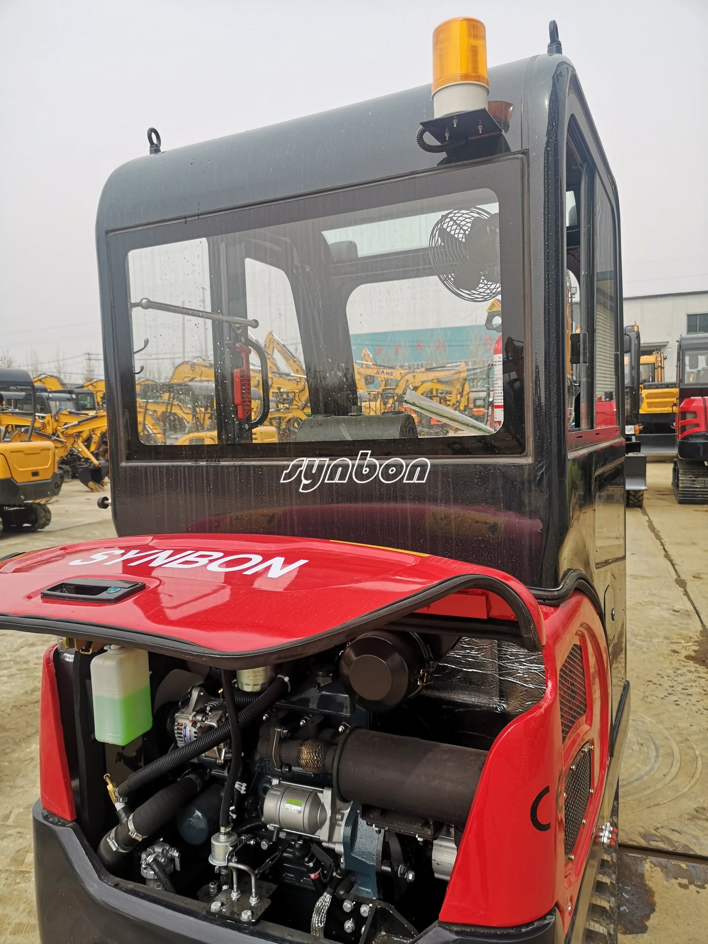 SYNBON New Enclosed Cabin Crawler Excavator 1.8Ton Mini Digger Building Machine