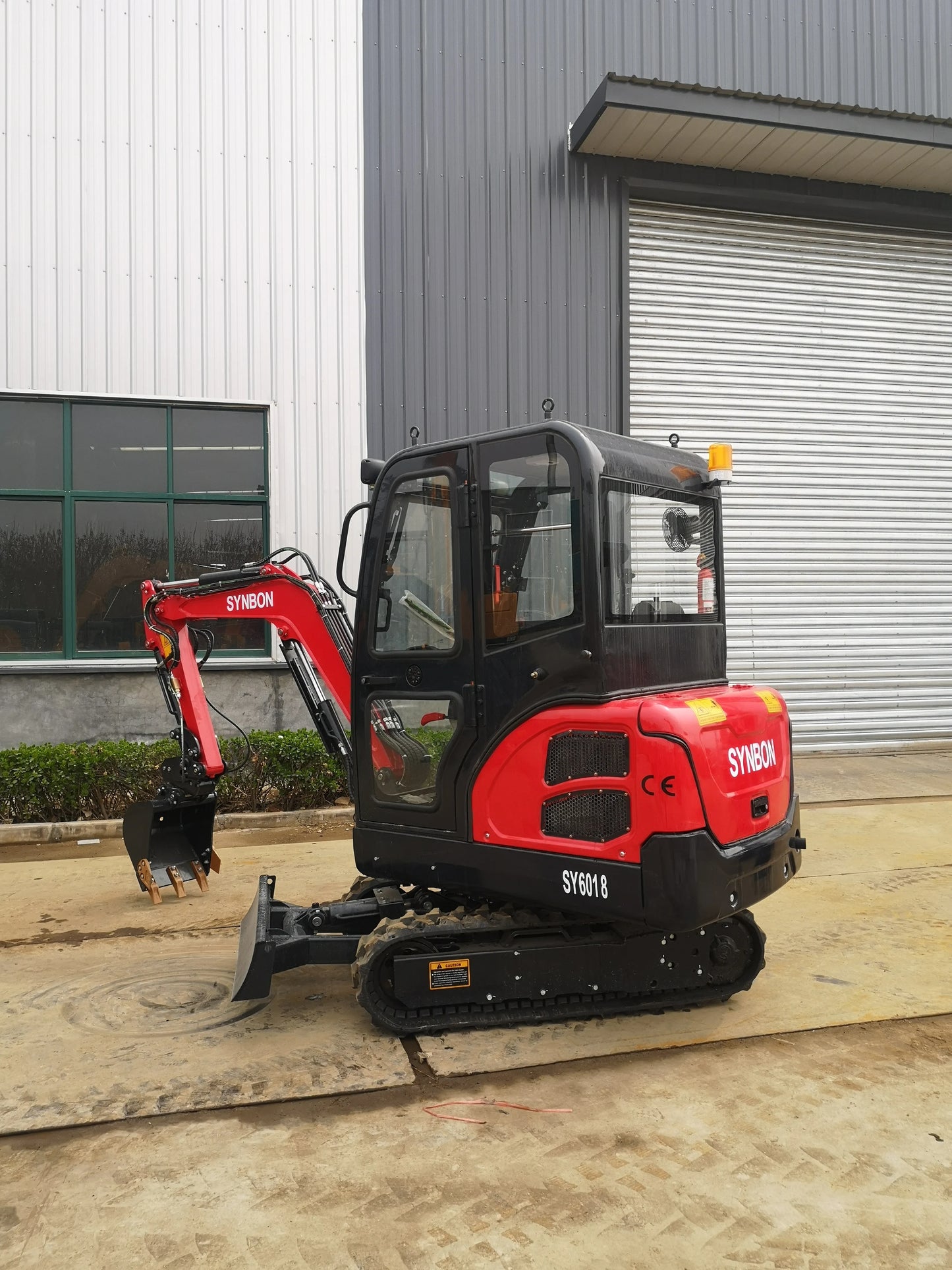 Mini Digger Crawler Excavator 1.8Ton Enclosed Cabin Farm Digging Machine