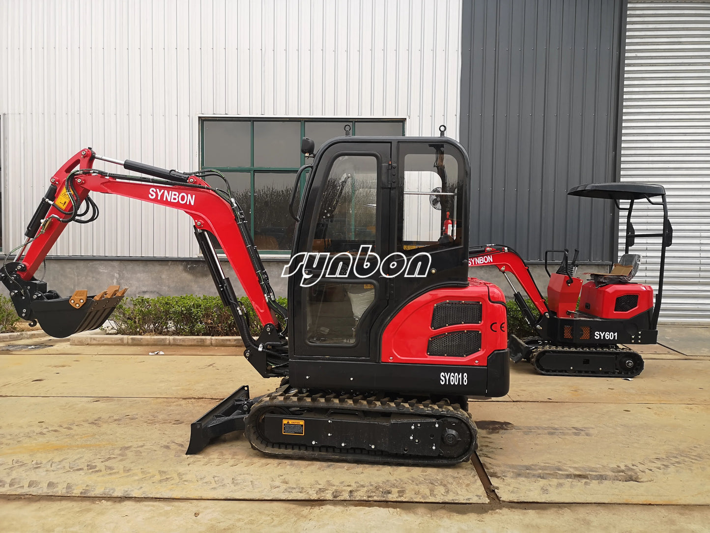 SYNBON New Enclosed Cabin Crawler Excavator 1.8Ton Mini Digger Building Machine