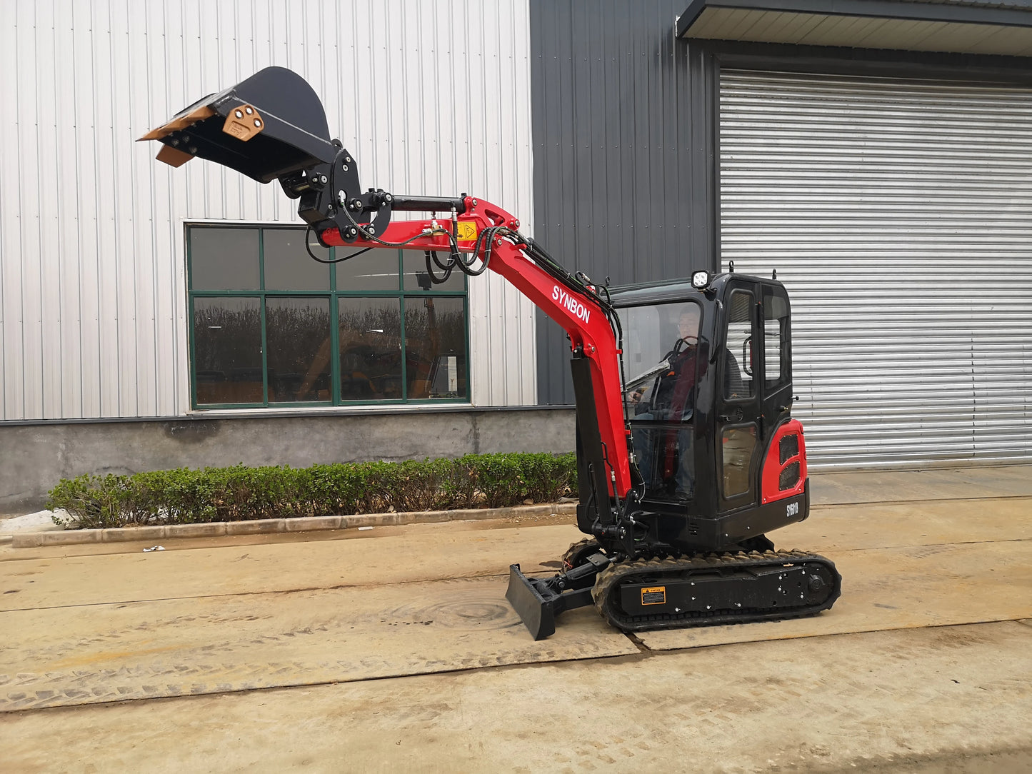 SYNBON 1.8Ton Mini Digger  Crawler Excavator With Enclosed Cabin SY601.8