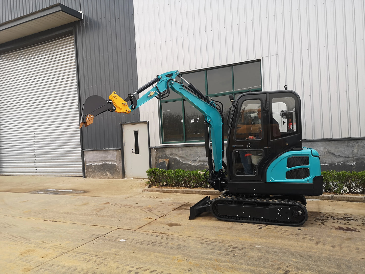 Mini Digger 1.8Ton Digging Machine Cabin Enclosed Crawler Excavator SY601.8