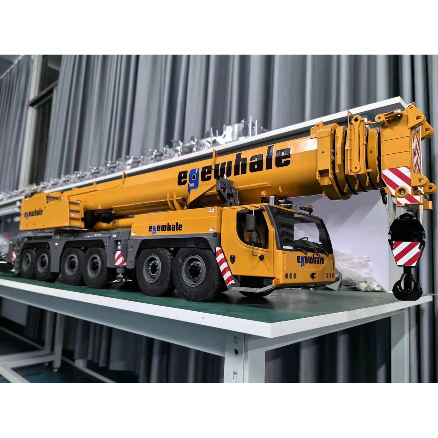 RC Crane LTM1350 1/14 RC Crane 6-axis Hydraulic Electric Crane Metal Model with Light and Sound System Adult RC Car Model Toy