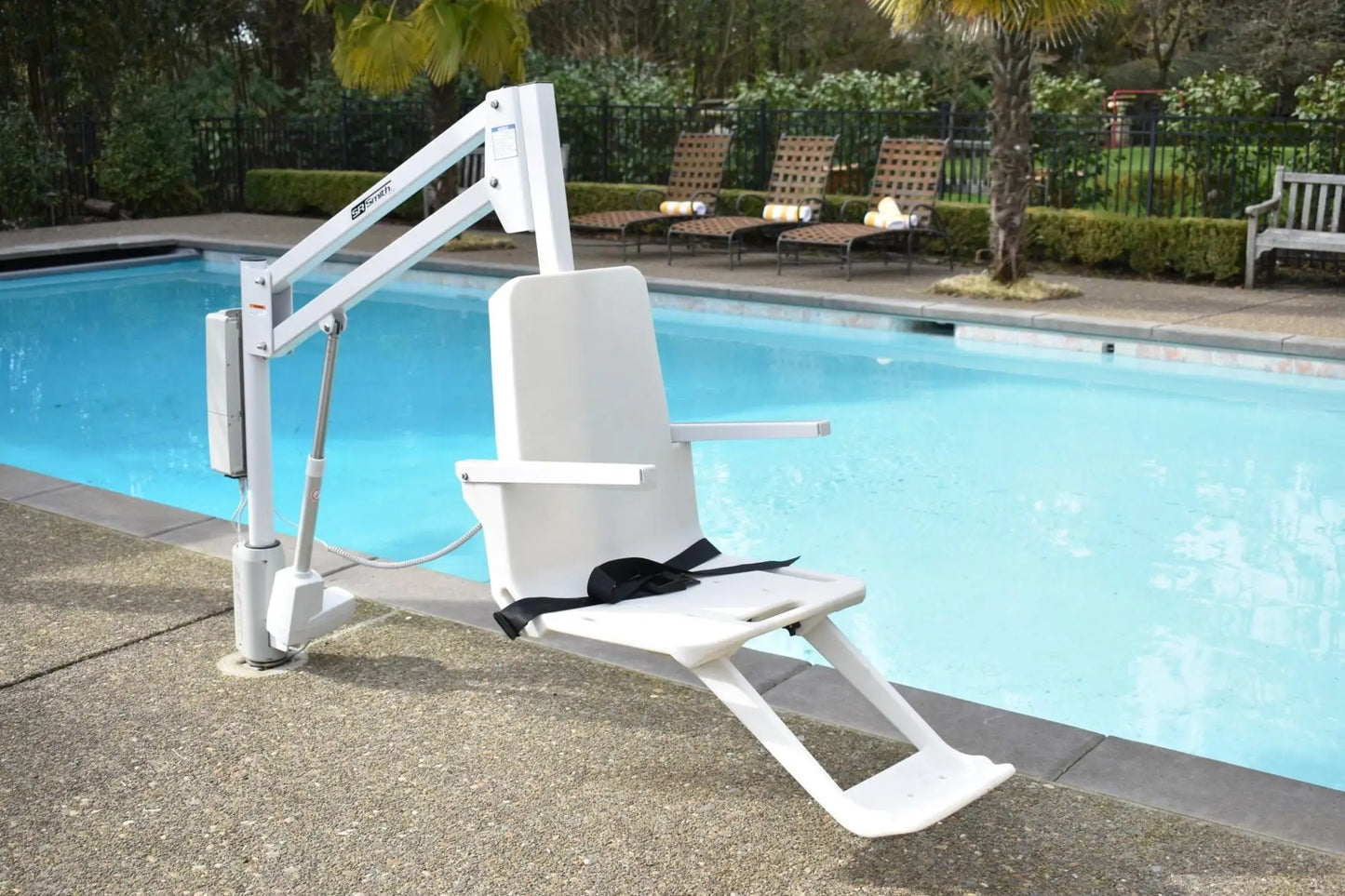 Portable Disabled  with  battery swimming pool lift