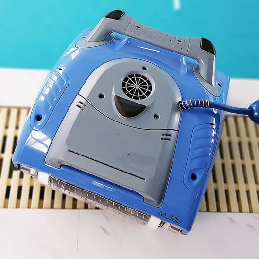 Underwater vacuum cleaner automatically cleans the turtle and cleans the bottom of the pool