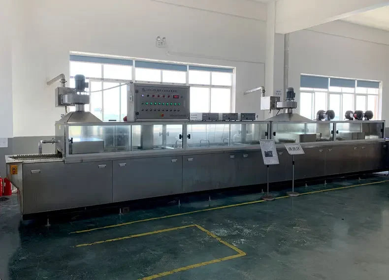 Large Crawler through Ultrasonic Cleaning Machine Industrial High Pressure Spray Washer Automatic Oil Removal and Dust Removal