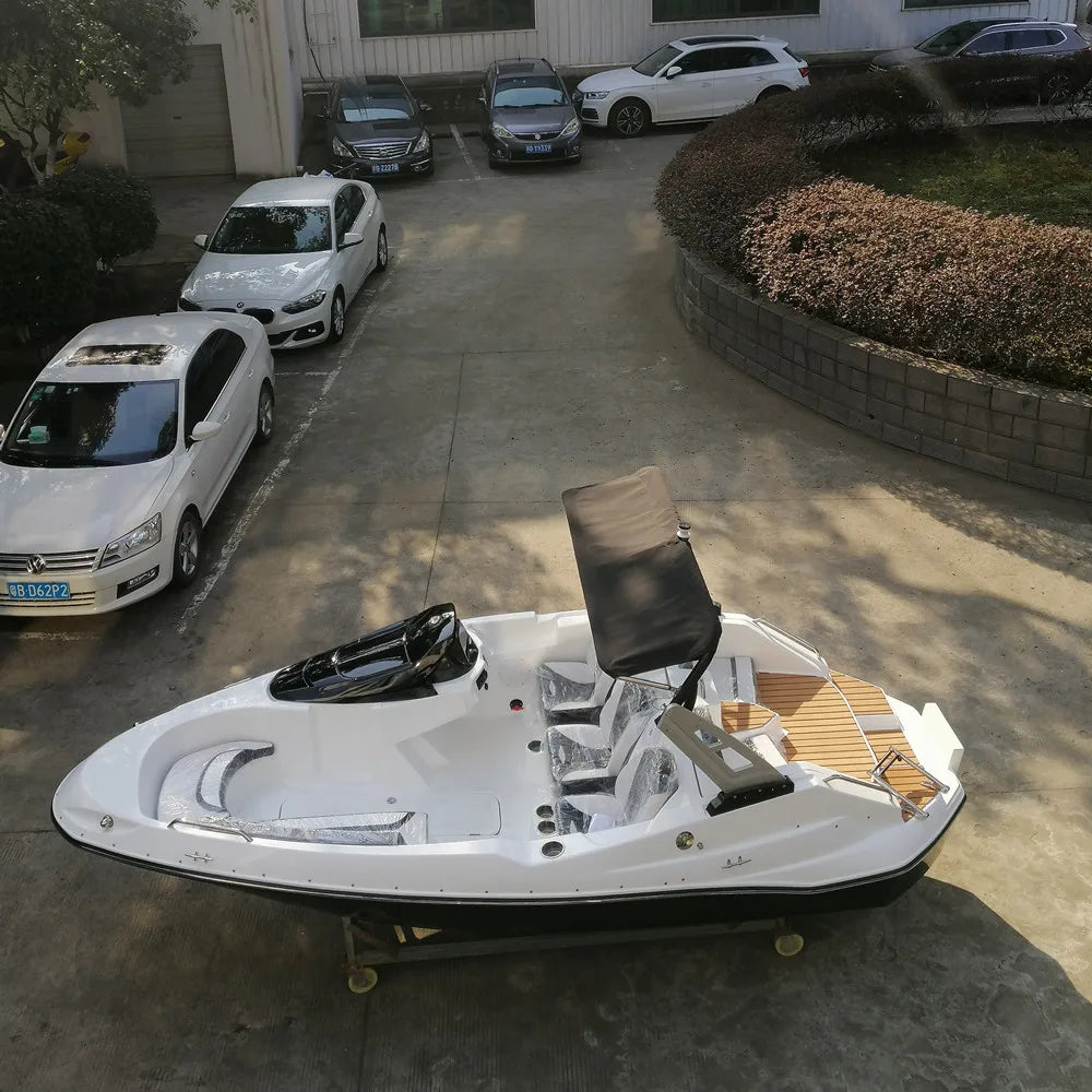 Mini Small Luxury Boat Yacht Leisure Speed Boats For 5 To 6 Person