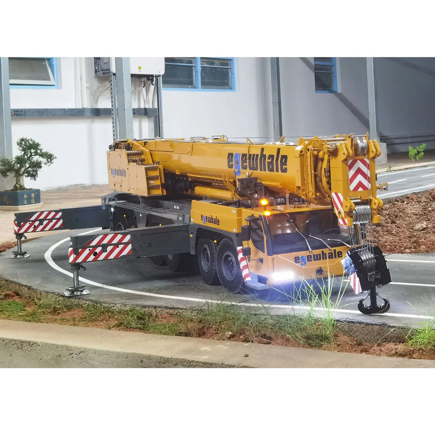 RC Crane Trucks D1350 1/14 Heavy Metal Crane Model RTR with Light and Sound System Adult Remote Control Cars Machine Toys