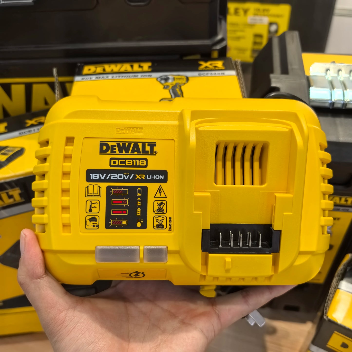 DEWALT DCB118 Fast Charger 18V 20V 60V MAX Charge Rapid Charger For Dewalt 18V 20V 60V Lithium Battery