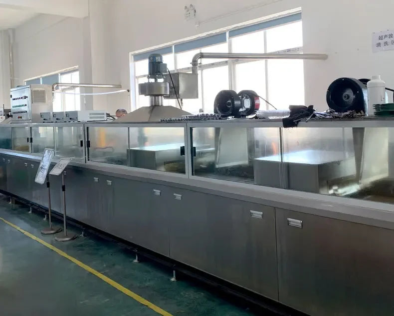 Large Crawler through Ultrasonic Cleaning Machine Industrial High Pressure Spray Washer Automatic Oil Removal and Dust Removal