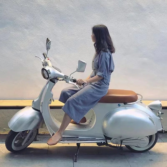 New Roman Holiday Electric Vehicle Vespa Internet Famous Battery Car Retro Motorcycle 72V High Beauty Female Scooter