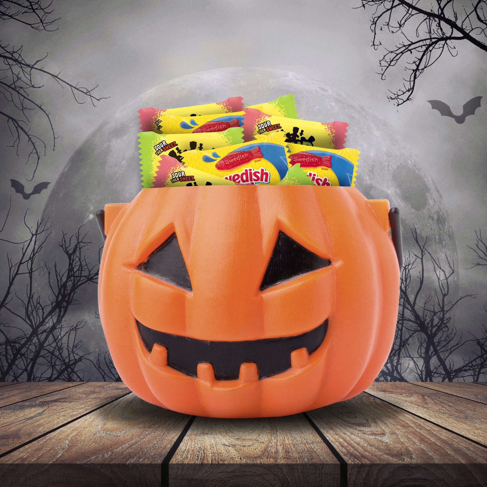 SOUR PATCH KIDS & SWEDISH FISH Mini Halloween Candy Variety Pack, 100 Trick or Treat Bags